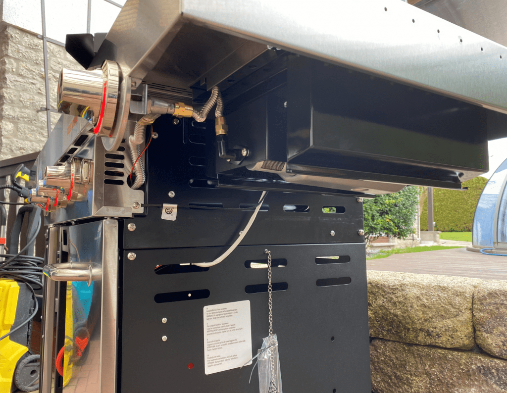 Char-Broil-Gasgril-Professional-Pro-3-S-von-unten