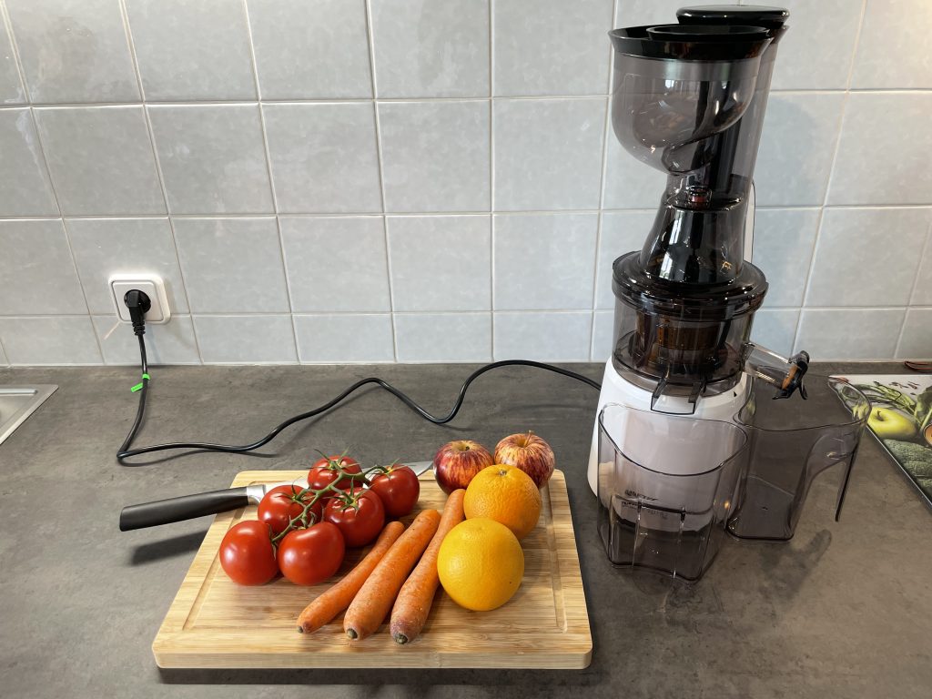 Imetec Succovivio Pro 2000 Entsafter mit Obst und Gemüse