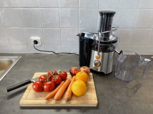 WMF Kult X Entsafter mit Obst und Gemüse