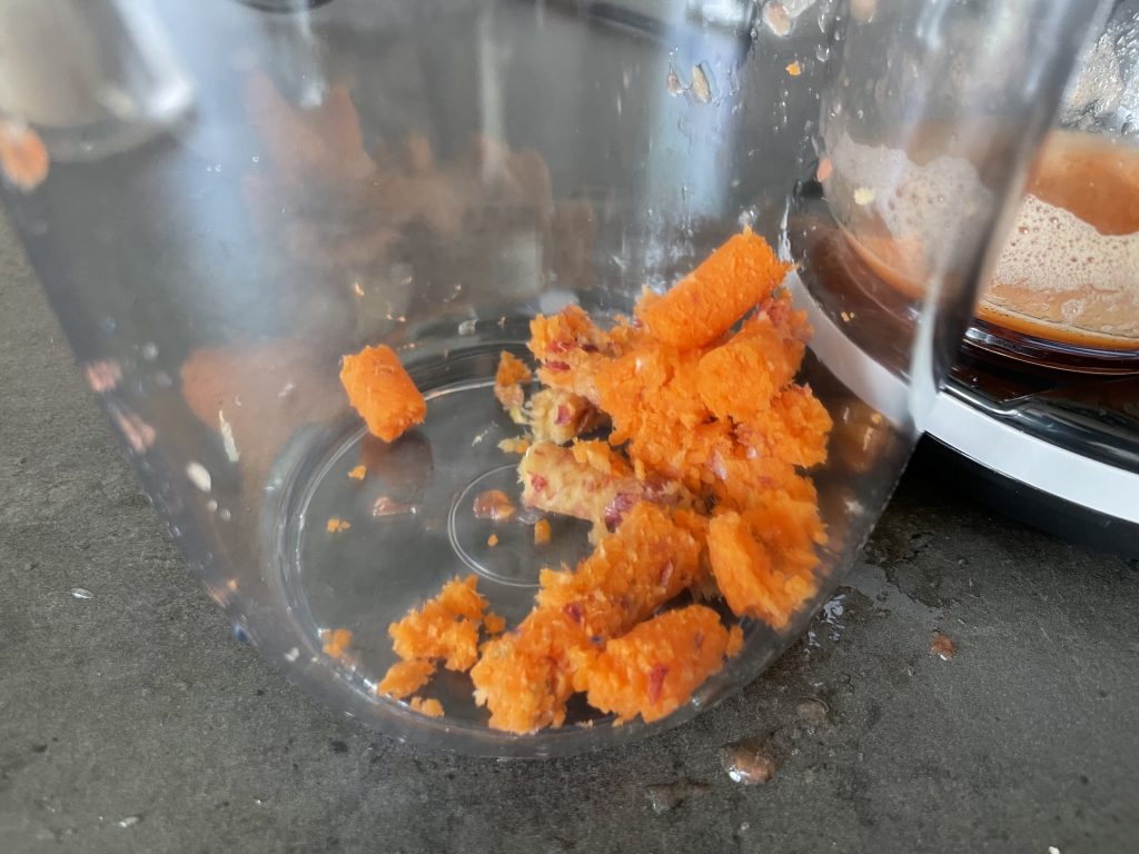 AMZCHEF Slow Juicer ZM1501 Karotten im Restebehälter