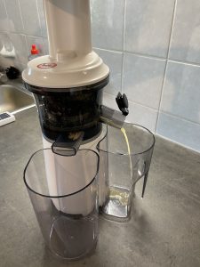 Panasonic MJ-L501WXE Entsafter in Aktion