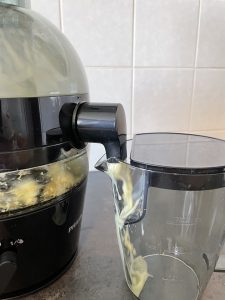 Philips HR185670 Entsafter in Aktion