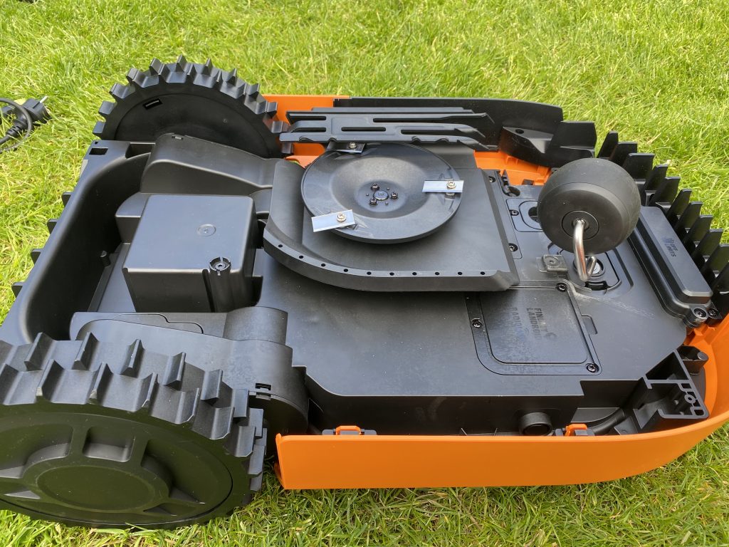 WORX Landroid PLUS WR167E Mähroboter Unterseite mit 3 Messern