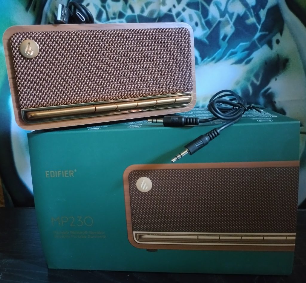 Edifier MP230 Bluetooth-Lautsprecher ausgepackt