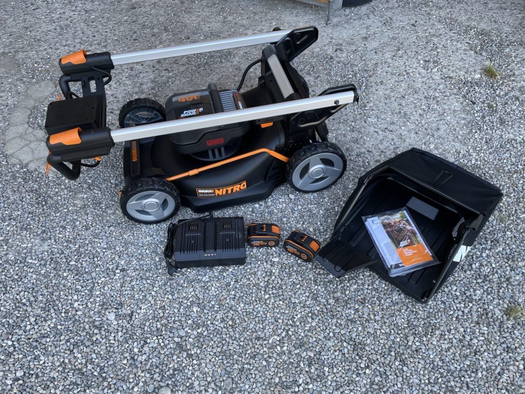 Kartoninhalt des Worx WG749E Akku-Rasenmähers