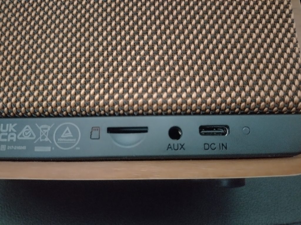 Edifier MP230 Bluetooth-Lautsprecher Anschlüsse