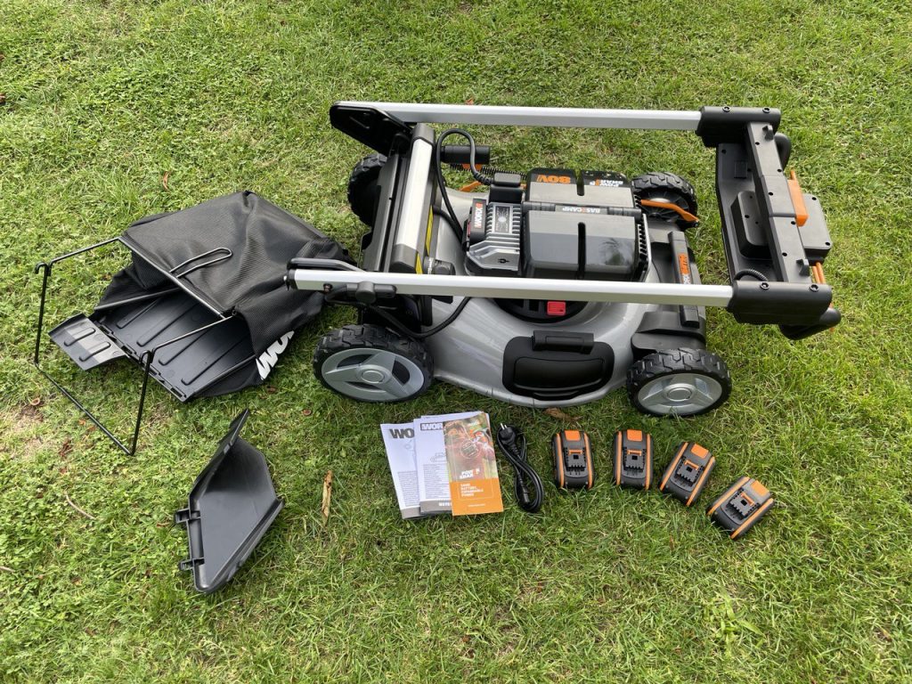Der Worx WG761E Nitro Akku-Rasenmäher inklusive Zubehör
