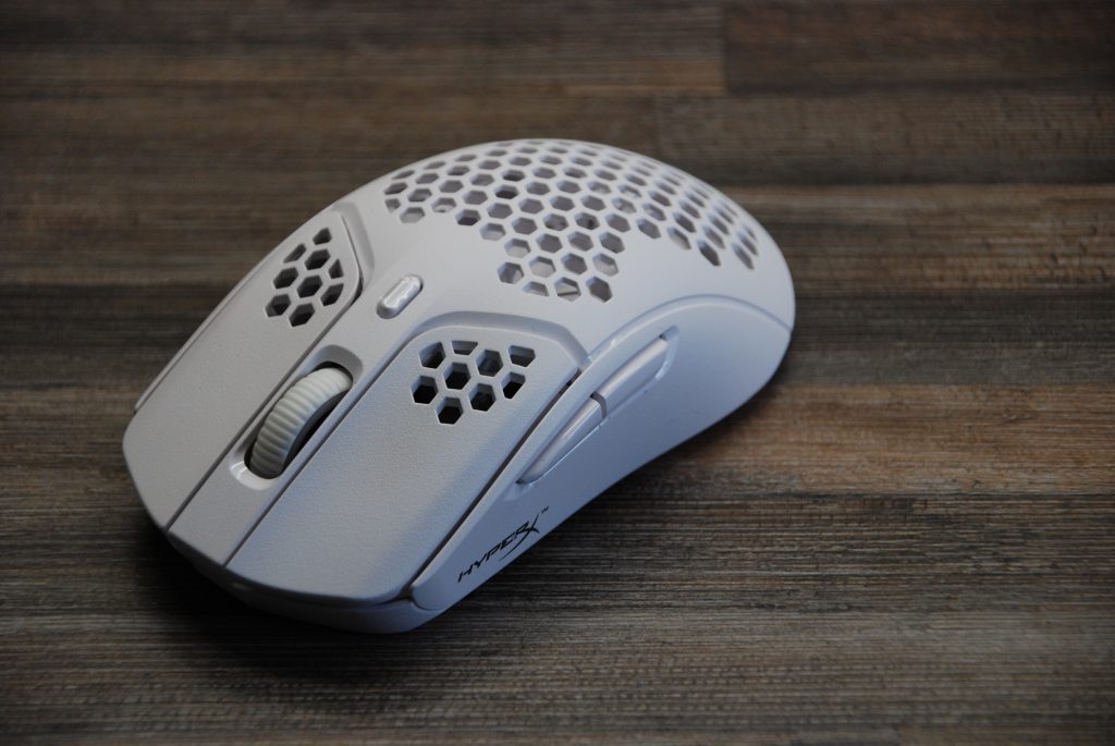06 HyperX Pulsfire Haste Gaming-Maus linke Seite