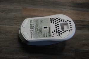 Die Unterseite der HyperX Pulsfire Haste Gaming-Maus