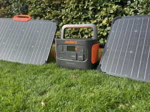 Die Jackery Power Station 1000 Pro mit Panels