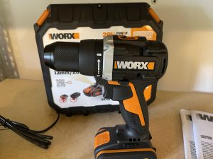 Der Worx WX102 Akku-Bohrschrauber in Nahaufnahme