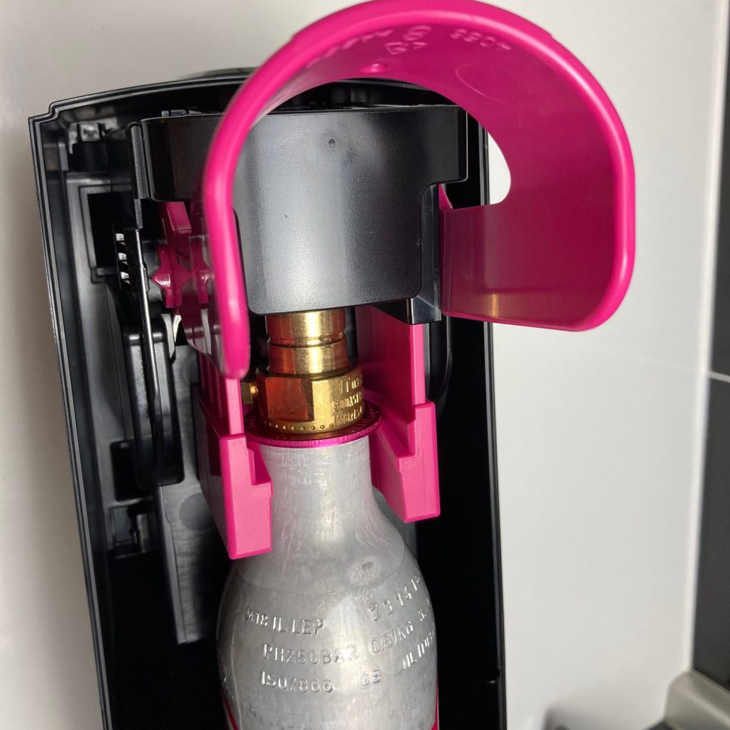SodaStream Terra CO2-Zylinder in Halterung