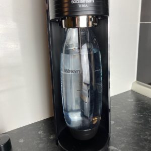 SodaStream Terra mit gefüllter Flasche
