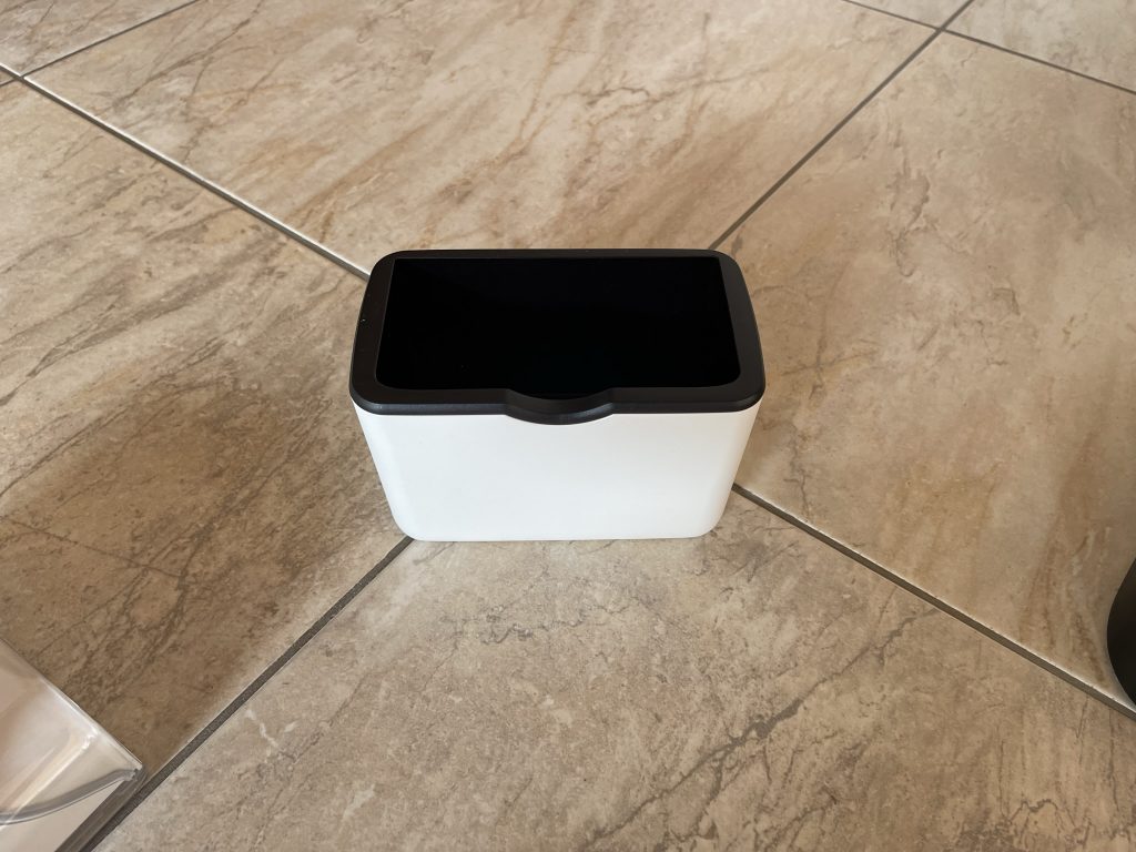 Der Behälter für die Selbstreinigung des Tineco Carpet One Spot Waschsaugers