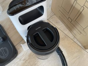 Der Schmutzwassertank des Tineco Carpet One Spot Waschsaugers