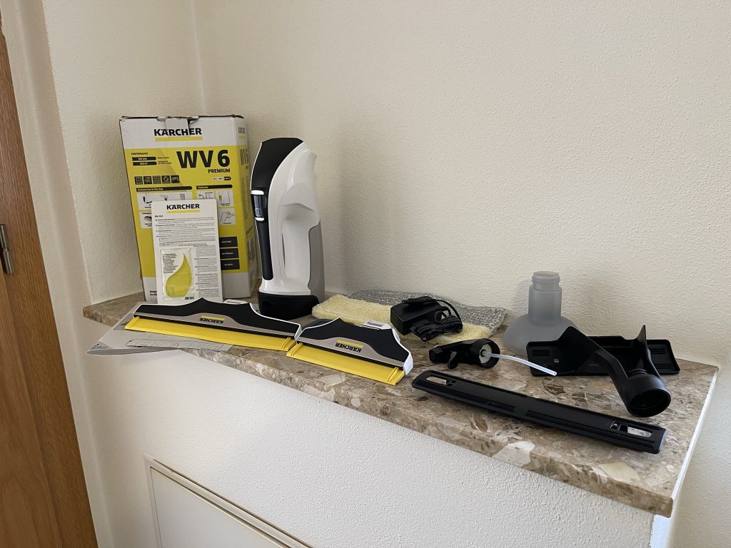 Der Kärcher WV 6 Premium Fenstersauger nach dem Unboxing