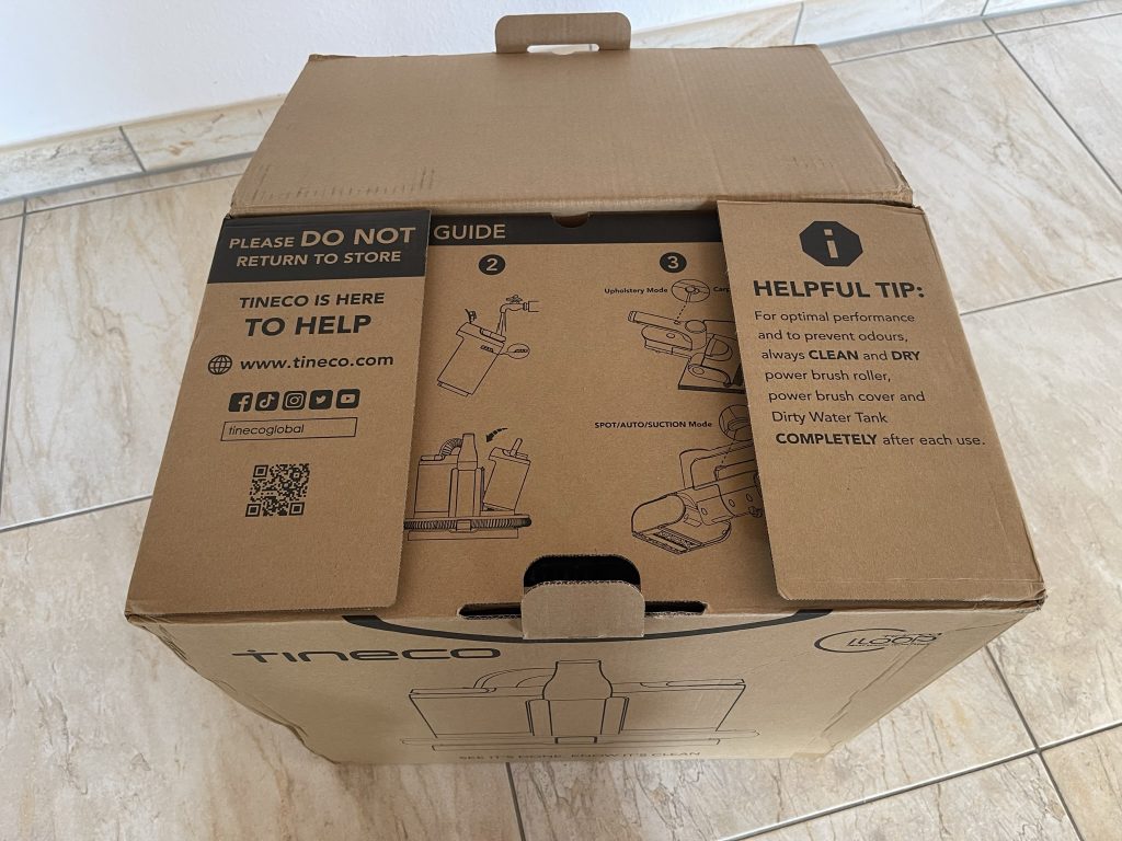 Tineco Carpet One Spot Waschsauger Karton wird geöffnet