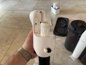 Der Handgriff des Tineco Carpet One Spot Waschsaugers von der Seite