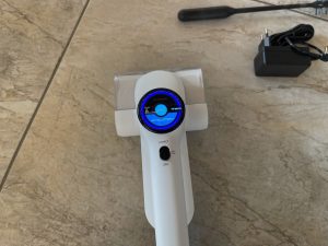 Das Display am Handgriff des Tineco Carpet One Spot Waschsaugers