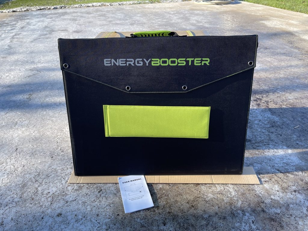 Zusammengeklapptes Solarpanel der Energybooster Powerstation L