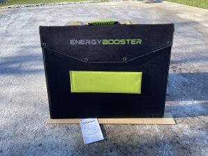 Zusammengeklapptes Solarpanel der Energybooster Powerstation L