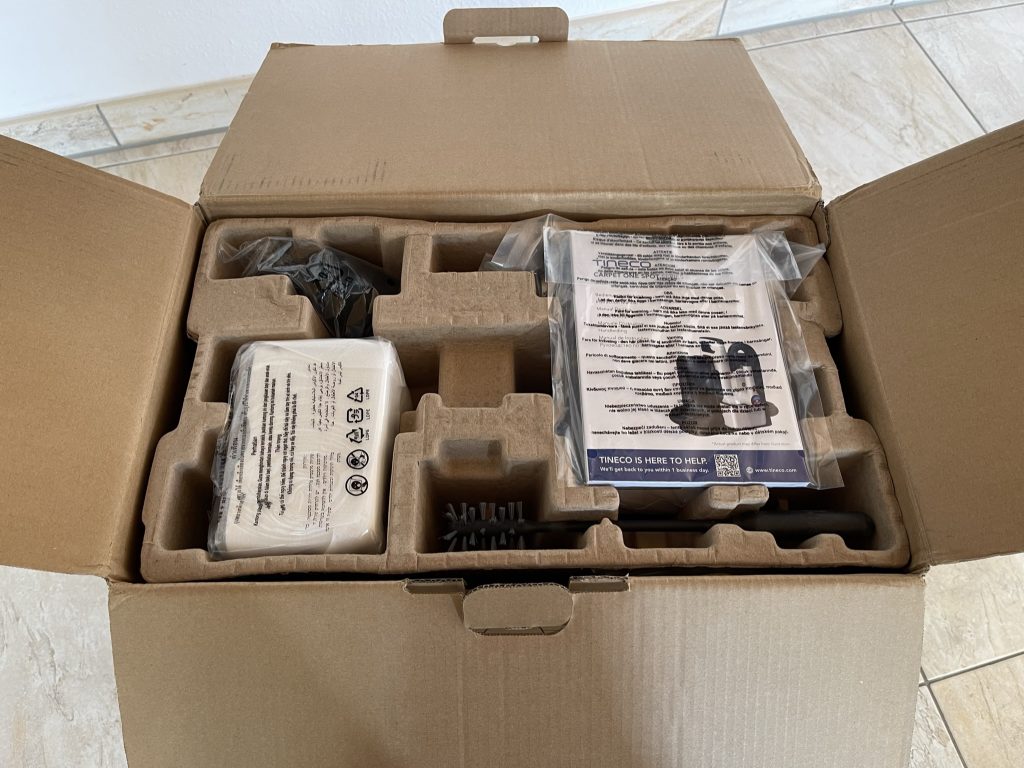 Erstes Zubehör des Tineco Carpet One Spot Waschsaugers im Karton