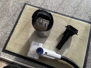 Der Schmutzwassertank nach der Reinigung mit dem Tineco Carpet One Spot Waschsauger