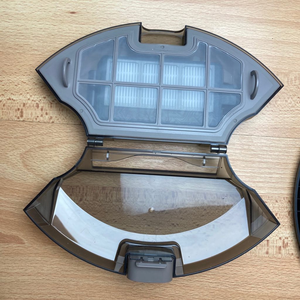 AIRROBO P20 Schmutzbehälter geöffnet