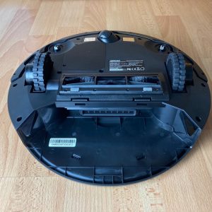 AIRROBO P20 Staubtank entnommen