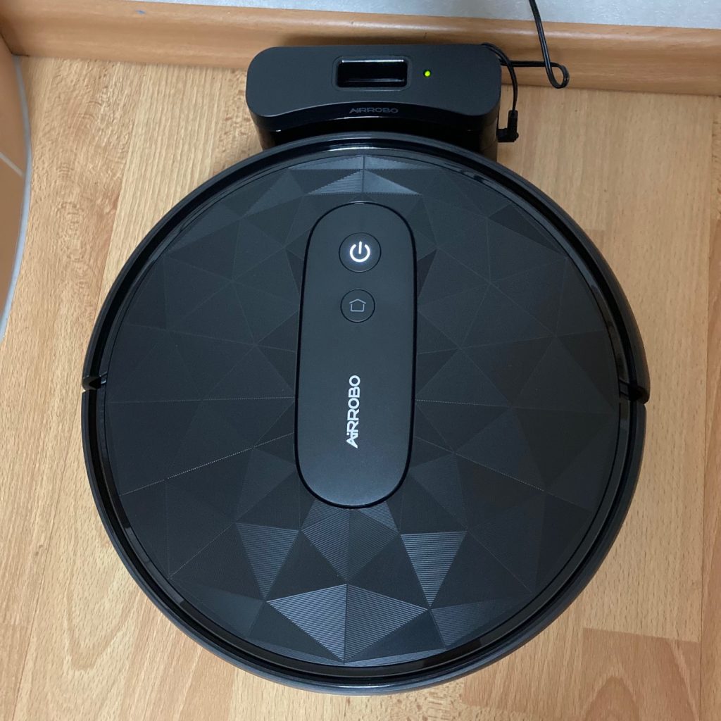 AIRROBO P20 an Ladestation
