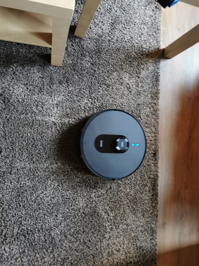 Botslab S8 Saugroboter im Einsatz