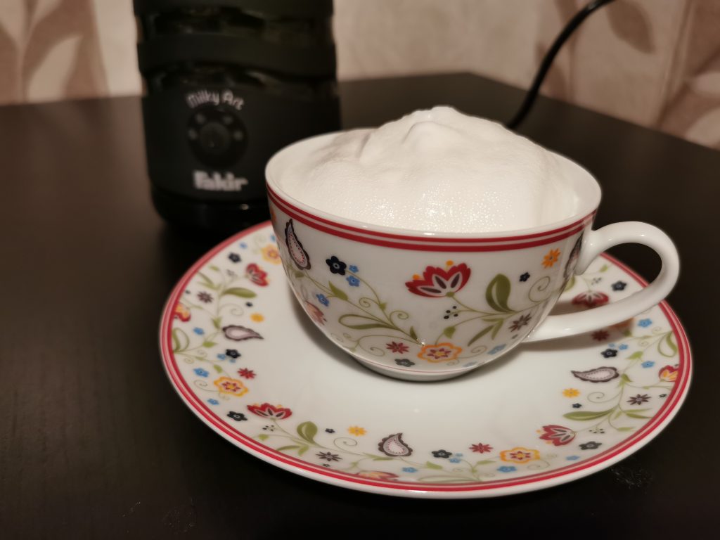 Fakir Milky Art Milchaufschäumer Milchschaum in Tasse nah