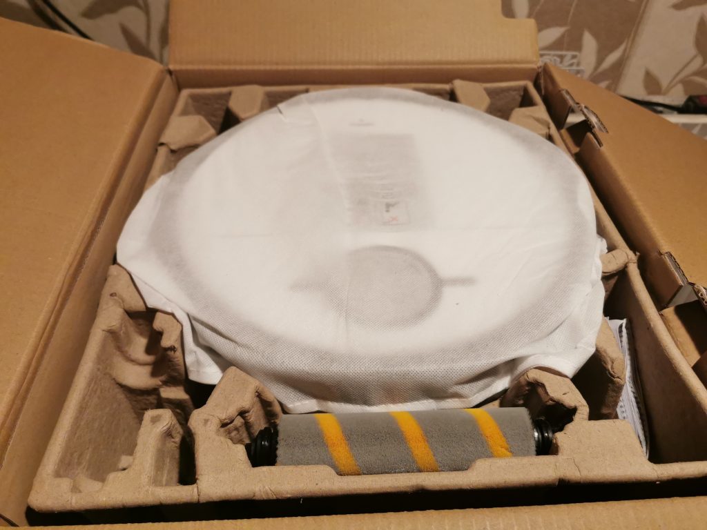 Medion X50 SW Saug- und Wischroboter Verpackung geöffnet