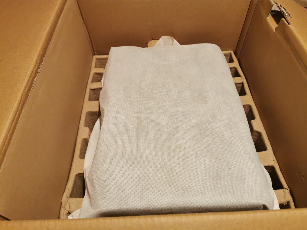 Medion X50 SW Saug- und Wischroboter verpackt