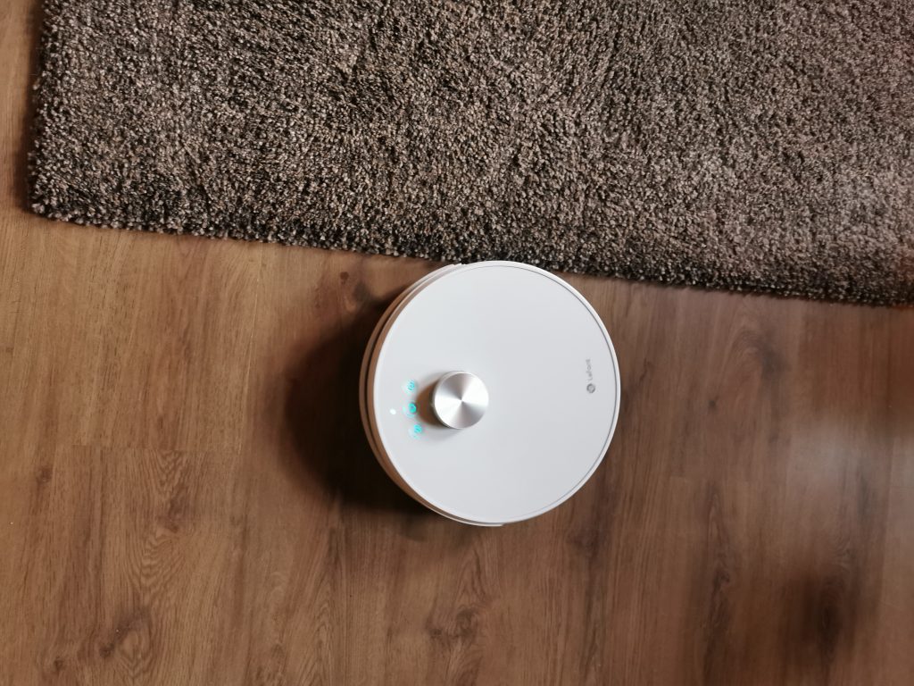 Lefant M1 Saugroboter auf Laminat