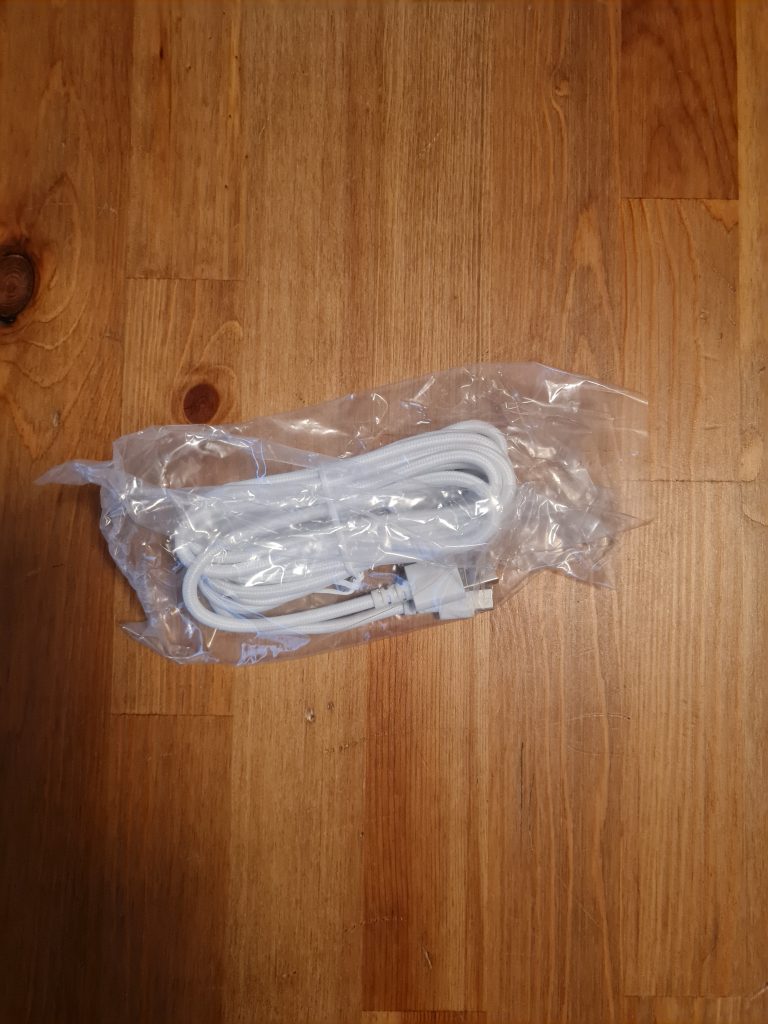 USB-A-auf-USB-C-Kabel verpackt