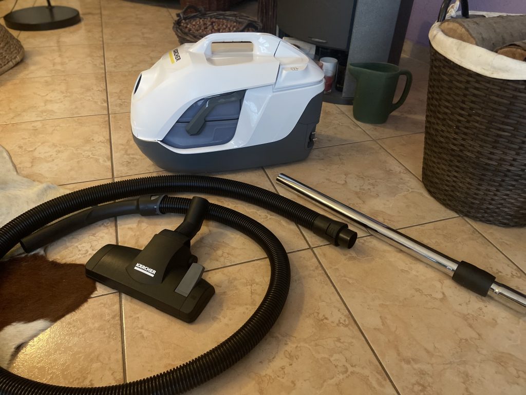 Kärcher DS6 Premium Staubsauger mit Saugschlauch, Saugrohr und Bodendüse