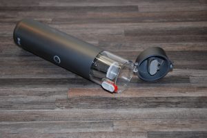 Brigii M1 Handstaubsauger mit geöffnetem Behälter