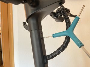 Trittbrett Kalle Elektro-Scooter sternförmiges Werkzeug