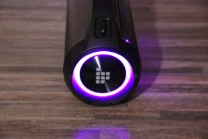 Tronsmart Bang SE Bluetooth-Lautsprecher Seite mit lila Licht
