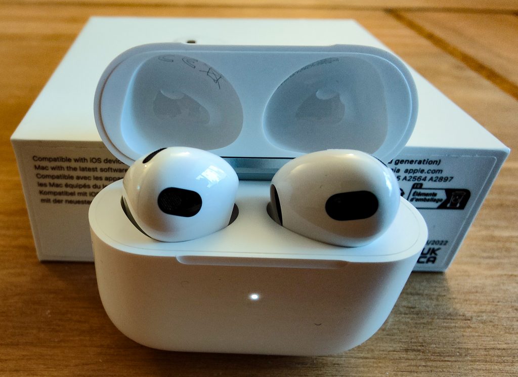 Apple AirPods (3. Generation) In-Ear-Bluetooth-Kopfhörer im Ladecase