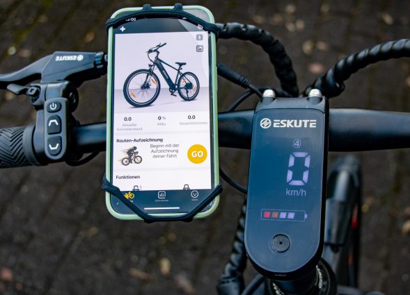 Eskute Polluno E-Bike Display mit iPhone im Test