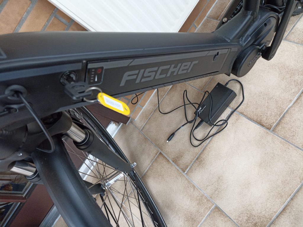 FISCHER E-Bike City CITA 4.1i Akku beim Laden