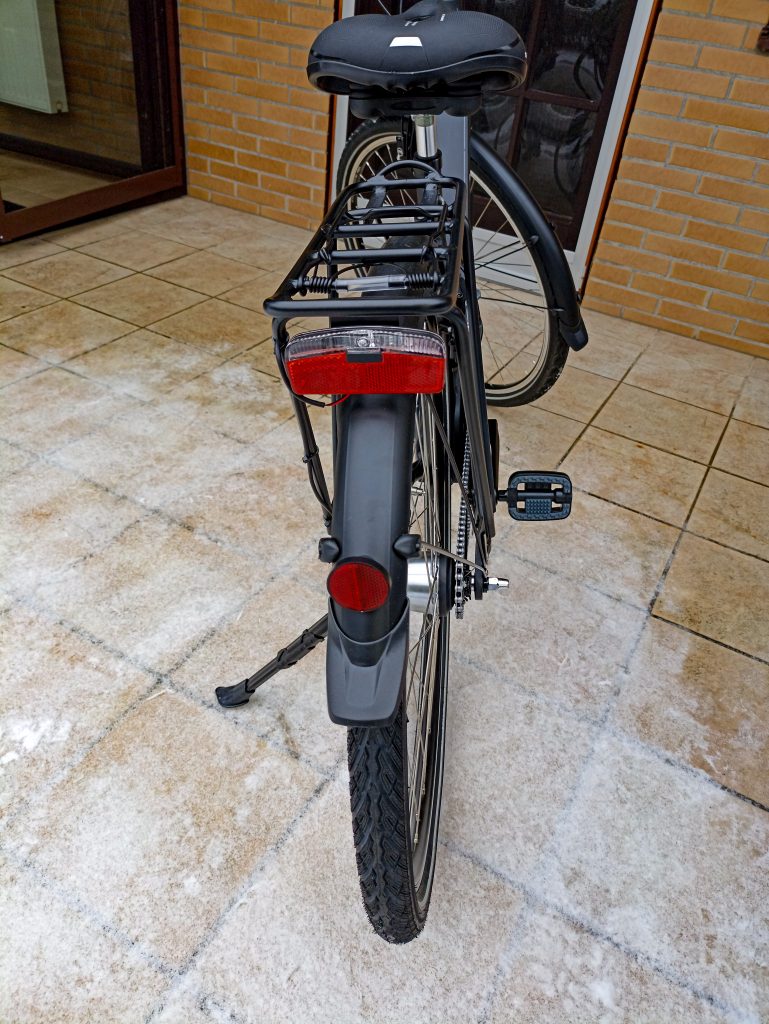 FISCHER E-Bike City CITA 4.1i Beleuchtung hinten und Gepäckträger