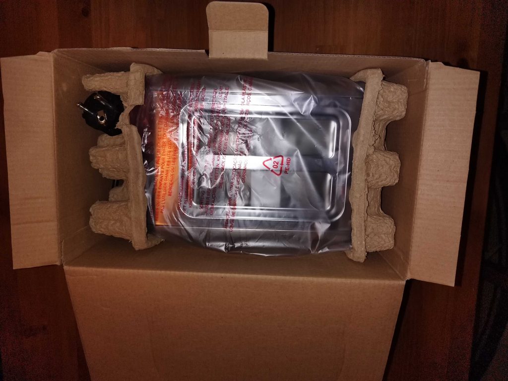 Fakir Calypso Taoster in der Verpackung mit offenem Deckel