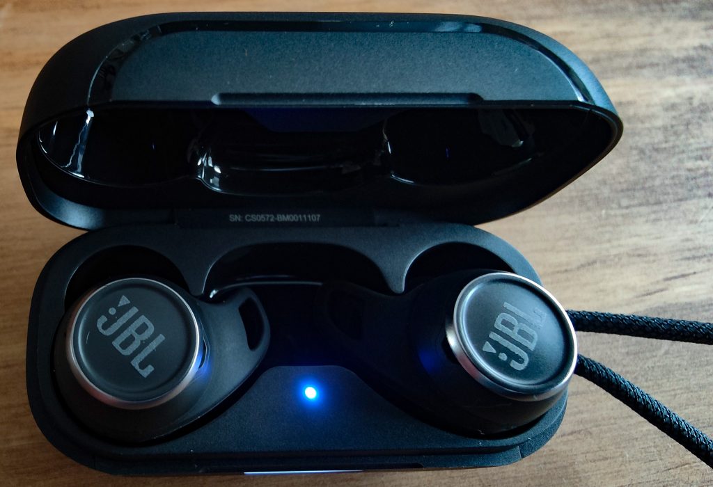 JBL Reflect Aero In-Ear-Kopfhörer Ladecase mit LED