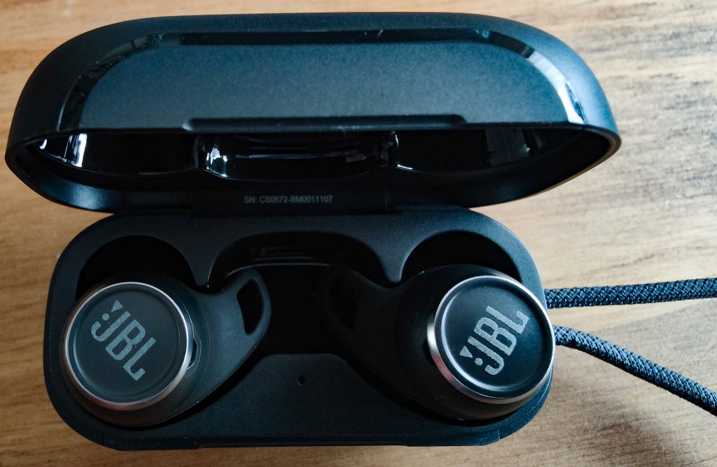 JBL Reflect Aero In-Ear-Kopfhörer im Ladecase
