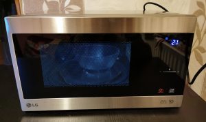 LG Electronics NeoChef MS 2595 CIS Mikrowelle in Betrieb