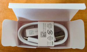 Samsung Galaxy Buds 2 In-Ear-Kopfhörer Ladekabel in Verpackung