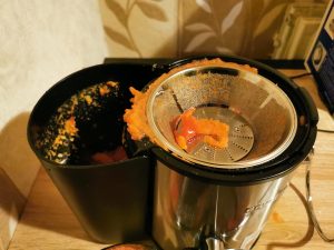 Severin Entsafter ES 3566 Tomatentrester im Sieb